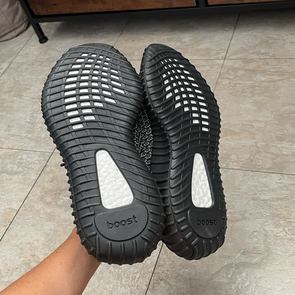🤍SOLD🤍 Yeezy Boost 350 V2 Yecheil Reflective - Picture 7 of 8